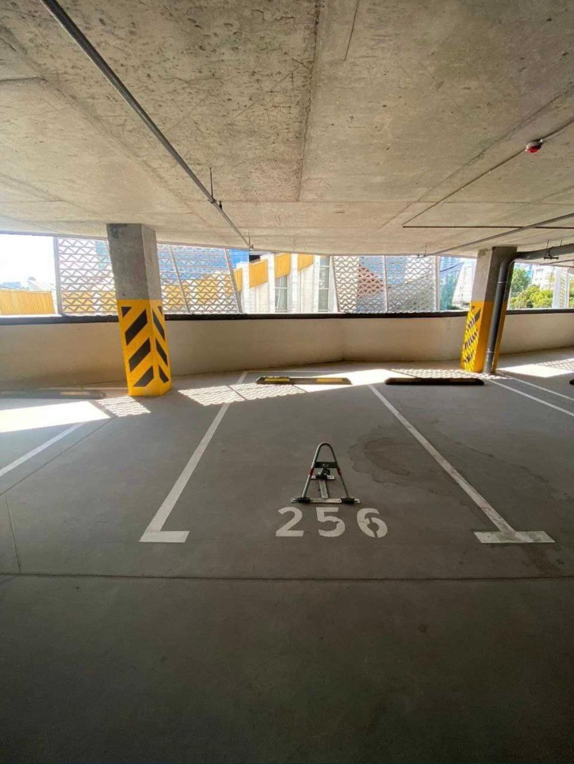 New Apart Lesi Ukrainky Blvd And Olimpiyska And Kreshchatyk And Manhattan City With Parking Kiev Bagian luar foto